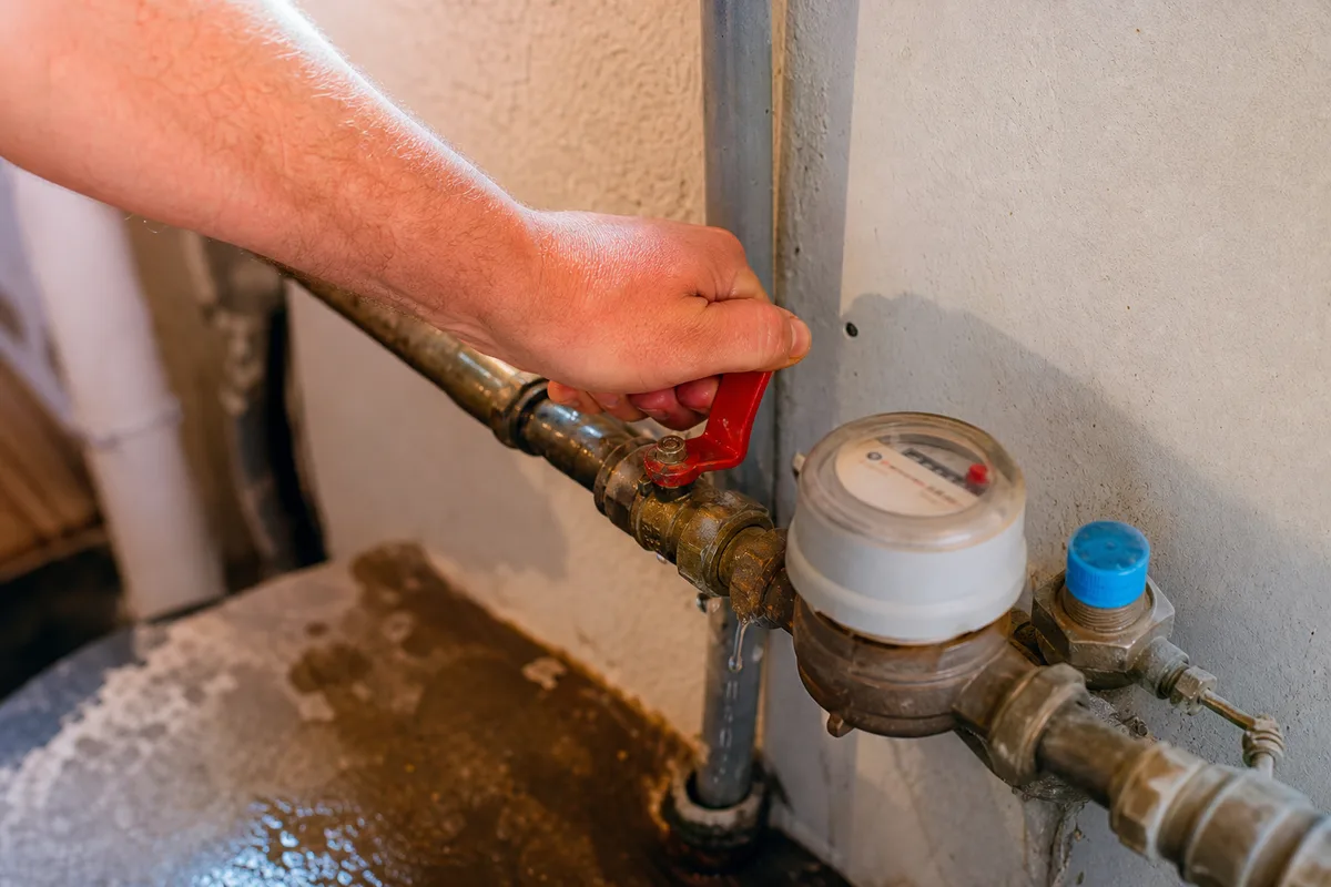 Main coupant l&rsquo;arrivée d&rsquo;eau générale en situation d&rsquo;urgence